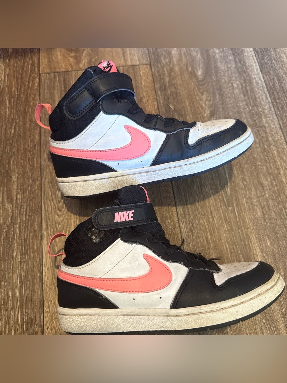 Nike Kids Mid-Top Sneakers in Black, White & Pink size 1Y